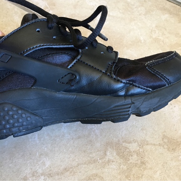 Nike Air Huaraches - Picture 9 of 10